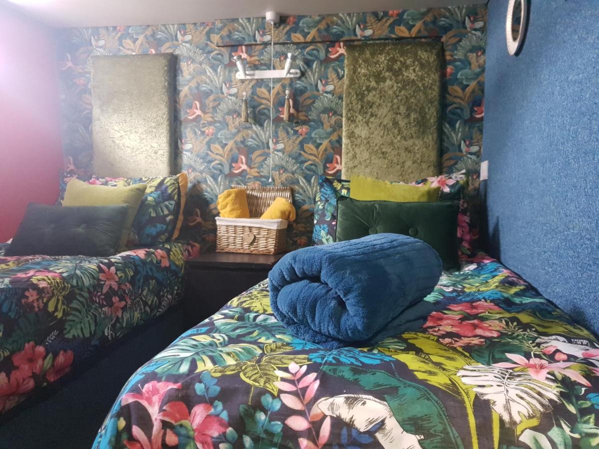 Jasmine Coral Jay Boutique Boatel Ocean Village Gibilterra Esterno foto