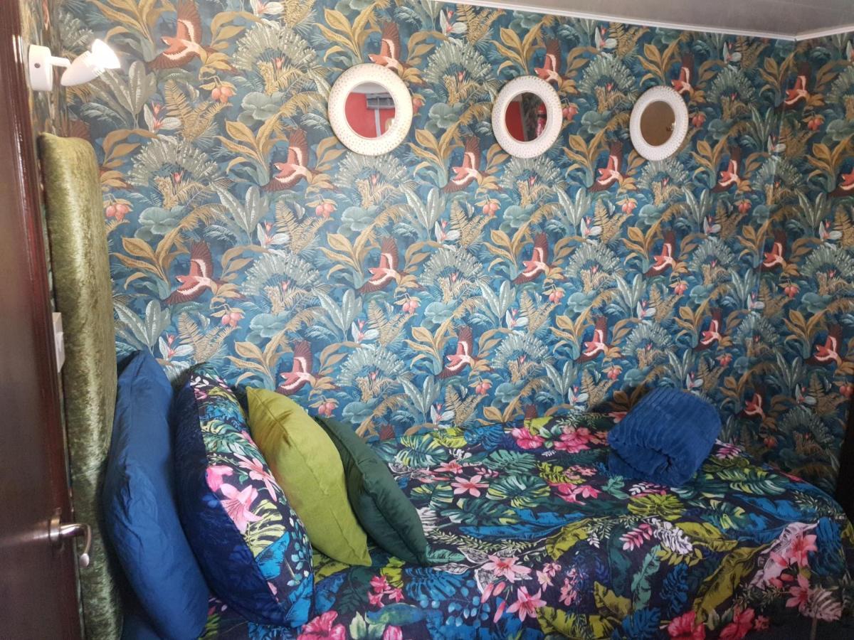 Jasmine Coral Jay Boutique Boatel Ocean Village Gibilterra Esterno foto