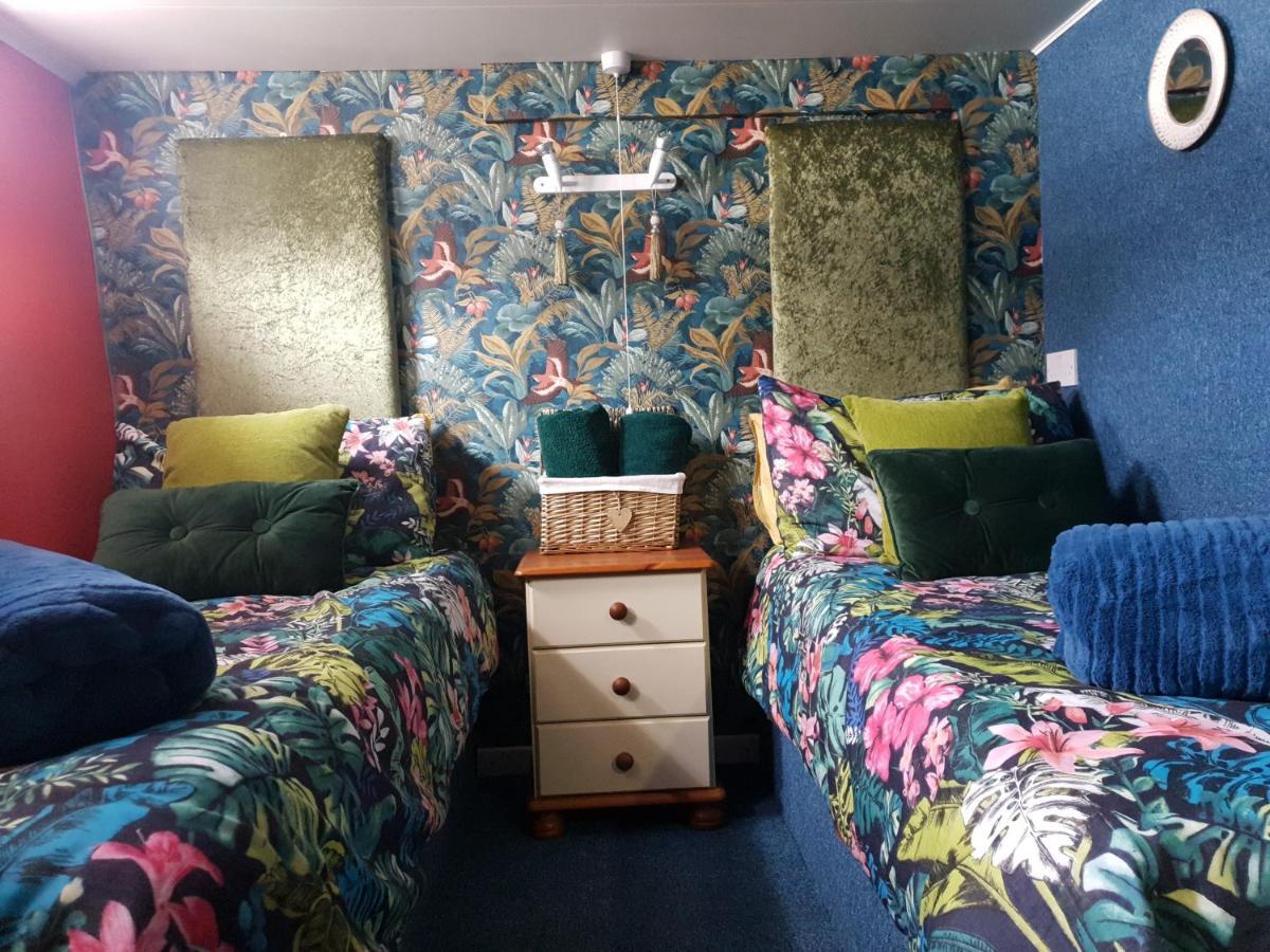 Jasmine Coral Jay Boutique Boatel Ocean Village Gibilterra Camera foto