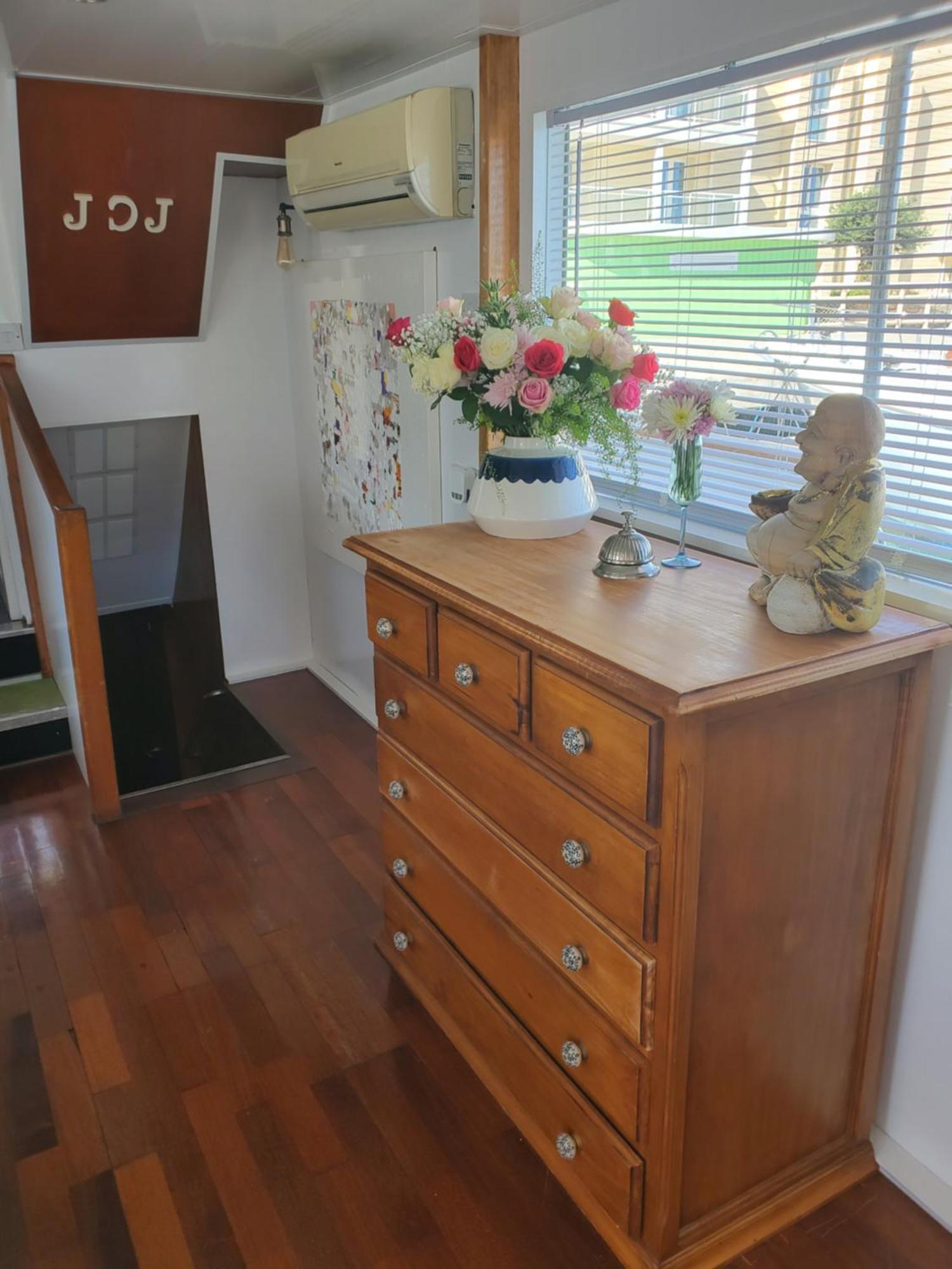 Jasmine Coral Jay Boutique Boatel Ocean Village Gibilterra Esterno foto