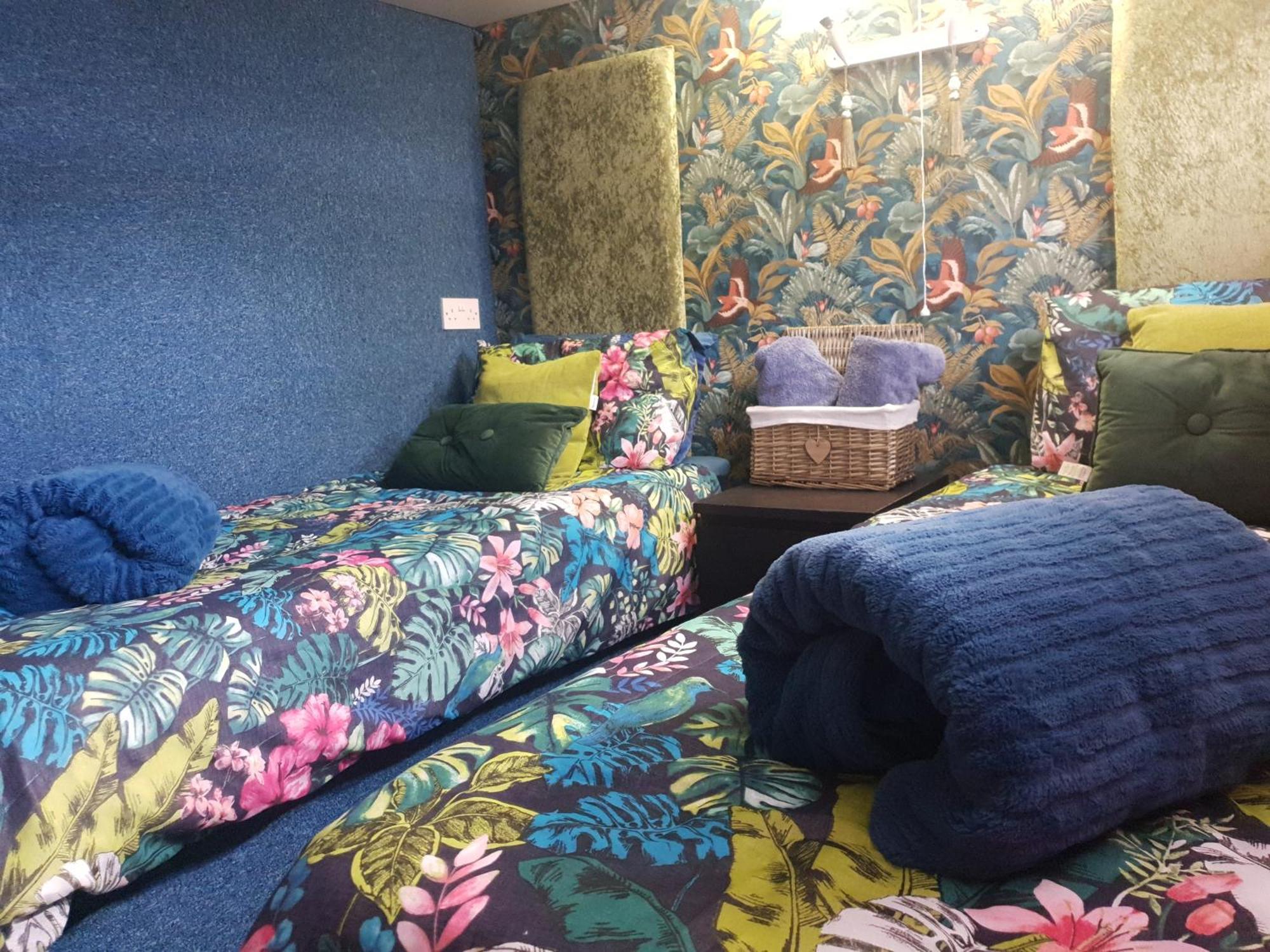 Jasmine Coral Jay Boutique Boatel Ocean Village Gibilterra Camera foto