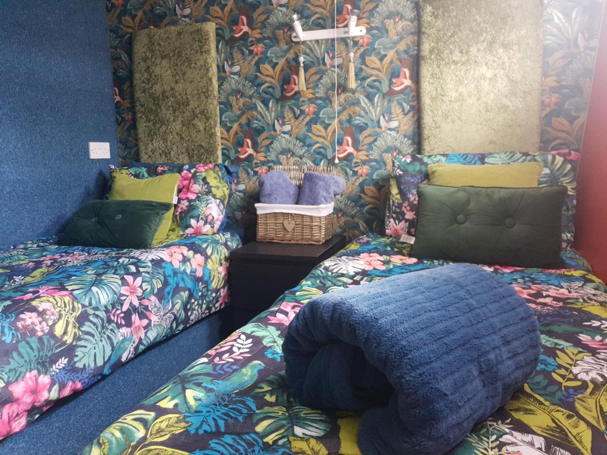 Jasmine Coral Jay Boutique Boatel Ocean Village Gibilterra Camera foto